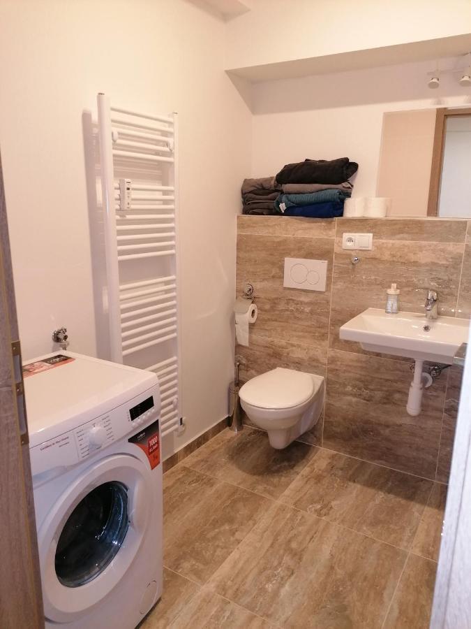 Brand New #21 With Free Secure Parking In The Center Praag