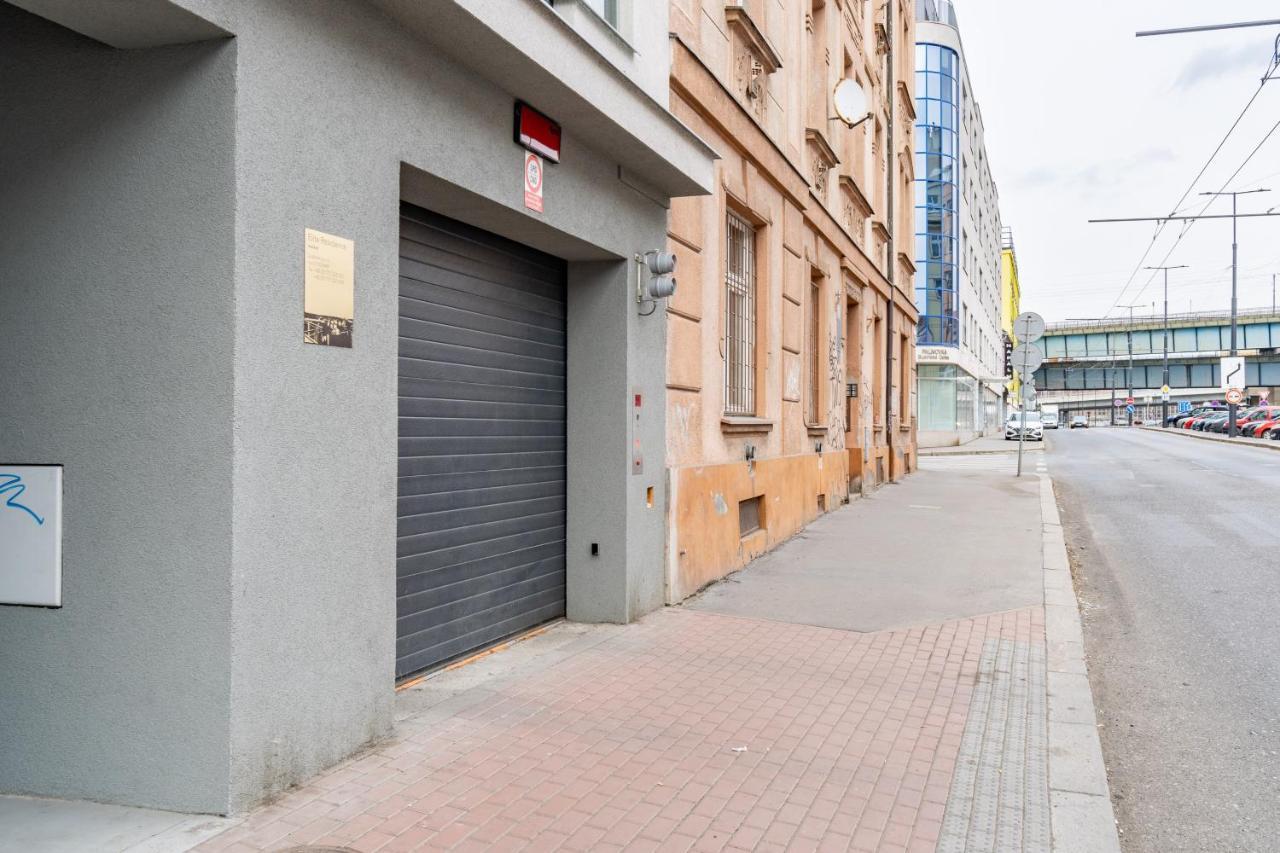 Brand New #21 With Free Secure Parking In The Center Praga